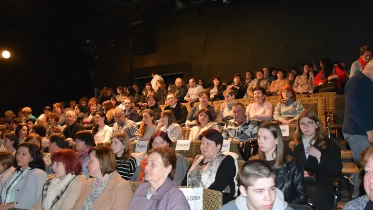 Háztűznéző a beregszászi magyar színházban. (Fotó: Kárpátinfo/Kovács Erzsébet)