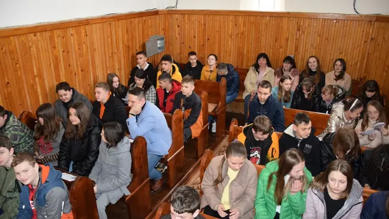 KRISZ ifjúsági csendesdélután Beregardóban. (Fotó: Kárpátinfo/Kovács Erzsébet)