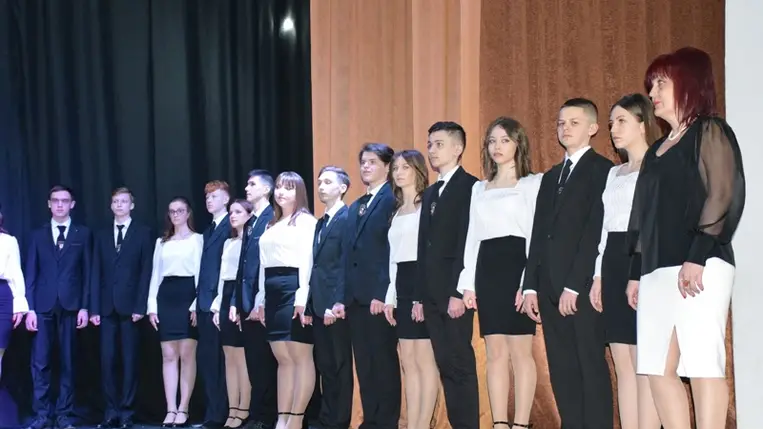 Szalagavató ünnepség a Beregszászi Bethlen Gábor Líceumban (Fotó: Kárpátinfo/Kovács Erzsébet)