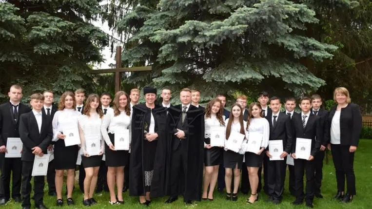 Konfirmációs hitvallás Csongoron. Fotó: Kárpátinfo/Kovács Erzsébet