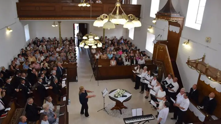 Hálaadó istentisztelet Bátyúban - Hitvallás a templomfelújítás: van jövője ennek a népnek. Fotó: Kárpátinfo/Kovács Erzsébet