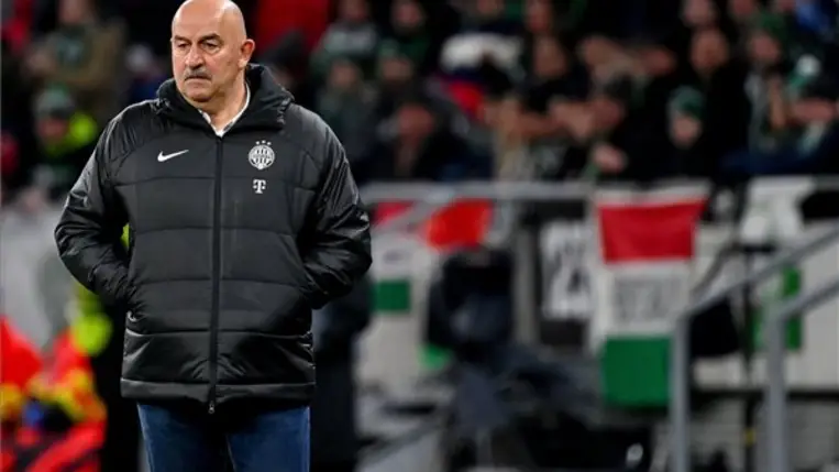 Sztanyiszlav Csercseszov, a Ferencváros orosz vezetőedzője a labdarúgó Európa-liga nyolcaddöntőjében játszott Ferencváros - Bayer Leverkusen visszavágó mérkőzésen a Puskás Arénában 2023. március 16-án. MTI/Illyés Tibor