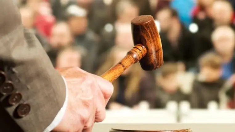 Elárverezése előtt kiállítják a világ legrégebbi bibliai kéziratát Tel-Avivban