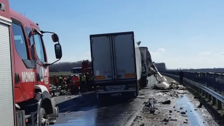 Két kamion ütközött Üllőnél. (Fotó: Police.hu)