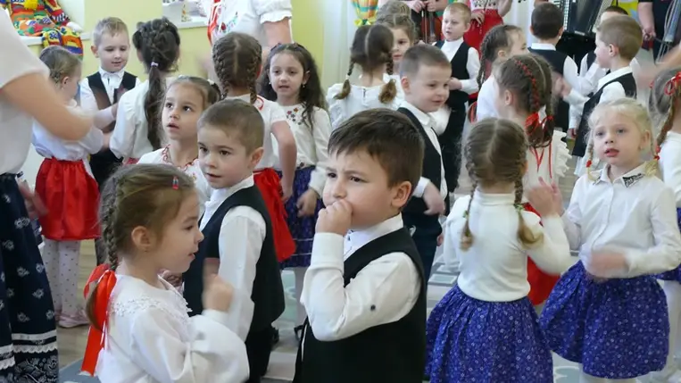 Farsangolás a P. Frangepán Katalin Gimnázium beregszászi bázisóvodájában. (Fotó: Kárpátinfo/Kovács Erzsébet)