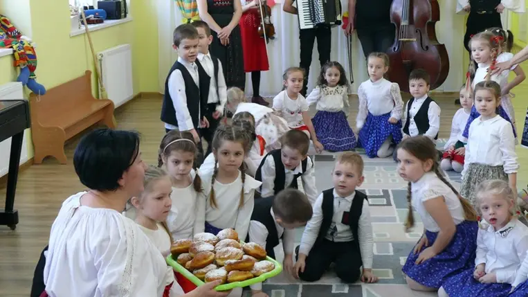 Farsangolás a P. Frangepán Katalin Gimnázium beregszászi bázisóvodájában. (Fotó: Kárpátinfo/Kovács Erzsébet)