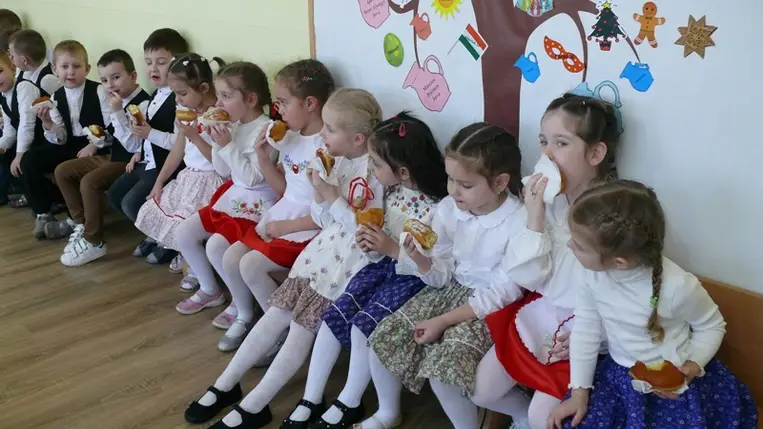 Farsangolás a P. Frangepán Katalin Gimnázium beregszászi bázisóvodájában. (Fotó: Kárpátinfo/Kovács Erzsébet)