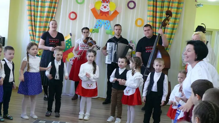 Farsangolás a P. Frangepán Katalin Gimnázium beregszászi bázisóvodájában. (Fotó: Kárpátinfo/Kovács Erzsébet)