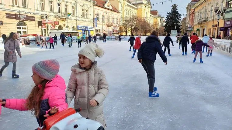 Korcsolyázás és teadélután a nagycsaládosoknál