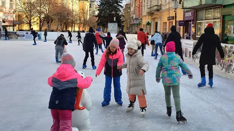 Korcsolyázás és teadélután a nagycsaládosoknál