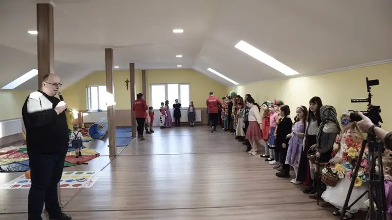 A máltaiaknál farsangoltak a KMNE gyermekei. Fotó: Kárpátinfo/Kovács Erzsébet