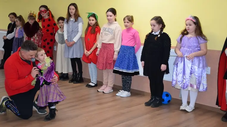 A máltaiaknál farsangoltak a KMNE gyermekei. Fotó: Kárpátinfo/Kovács Erzsébet