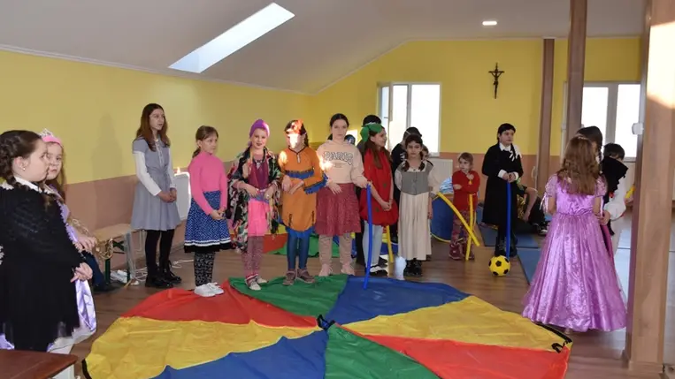 A máltaiaknál farsangoltak a KMNE gyermekei. Fotó: Kárpátinfo/Kovács Erzsébet