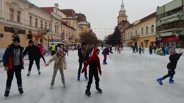 Korcsolyáztak a Sámuel Alapítvány gyerekei