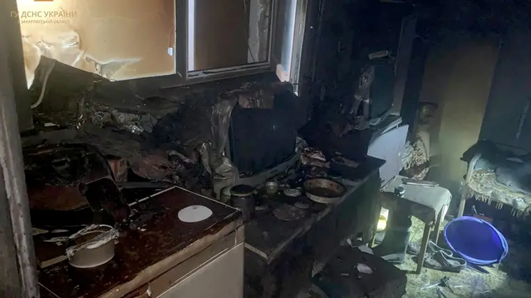 A tűzoltók egy férfi holttestét találták meg a munkácsi járásbeli Iványi (Ivanivci) község egyik házában történt tűzvész helyszínén.