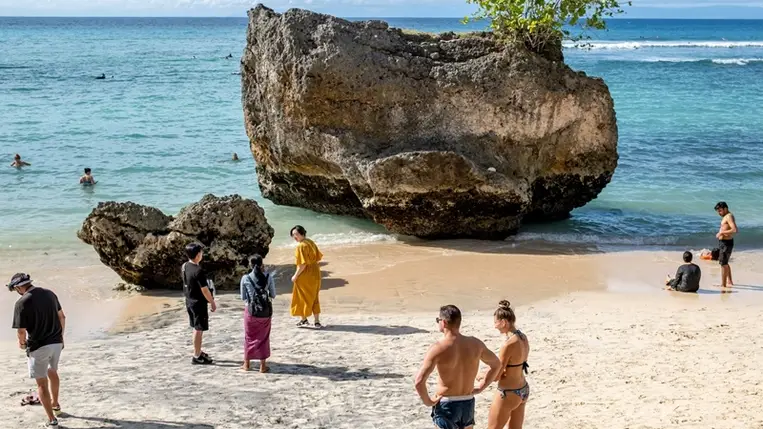 Az indonéziai Bali szigetének hatóságai szigorítanák a vízumkiadást az orosz és az ukrán turisták esetében. A kiemelt kép illusztráció (Fotó: Internet)