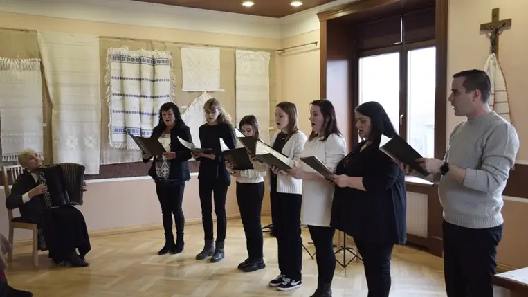 Kiállítás a Beregszászi Keresztény Értelmiségiek Szövetsége szervezésében. Fotó: Kovács Elemér