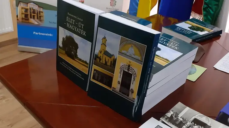 Sajátos korrajz Bakancsos László szemével. (Fotó: Szemere Judit)