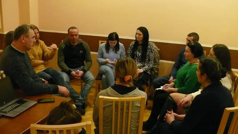 Helyi összekötők találkozója a Kárpátaljai Magyar Nagycsaládosok Egyesületében. (Fotó: Kovács Erzsébet)