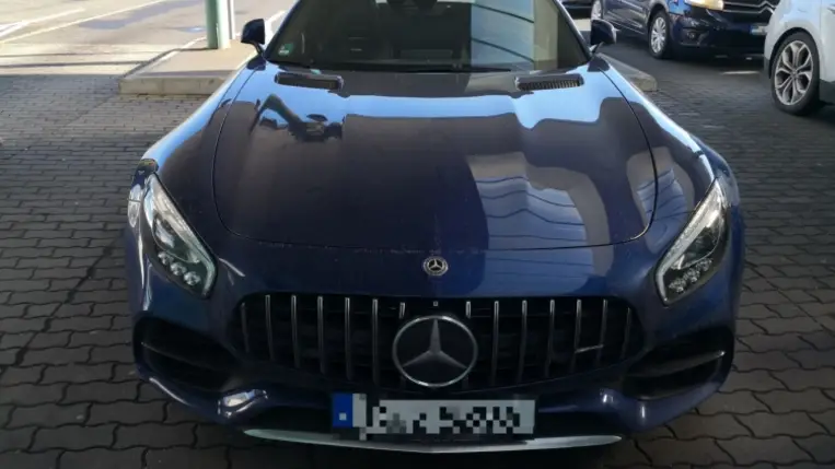Körözött luxusautót foglaltak le Röszkén. (Fotó: Police.hu)
