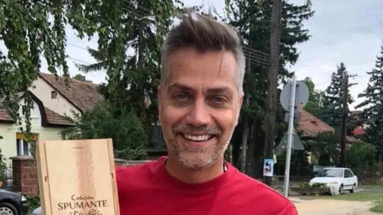 Az 53 éves Harsányi Leventének új párja van: szerelme fiatalabb nála