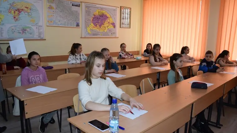 Nyelvhasználati és helyesírási vetélkedők a KMPSZ szervezésében