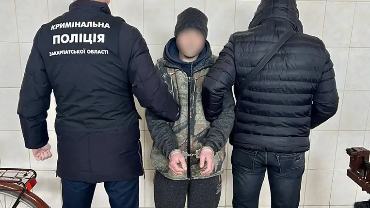 Kábítószer-kereskedőt vettek őrizetbe a beregszászi piacon. (Fotó: Nemzeti Rendőrség)