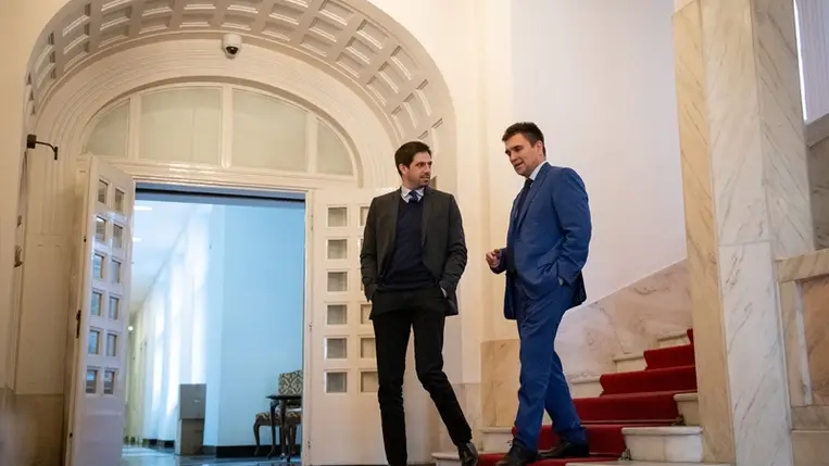 A KKM által közreadott képen Magyar Levente, a Külgazdasági és Külügyminisztérium (KKM) parlamenti államtitkára (b) fogadja Pavlo Klimkin volt ukrán külügyminisztert (j) Budapesten 2023. március 21-én. MTI/KKM