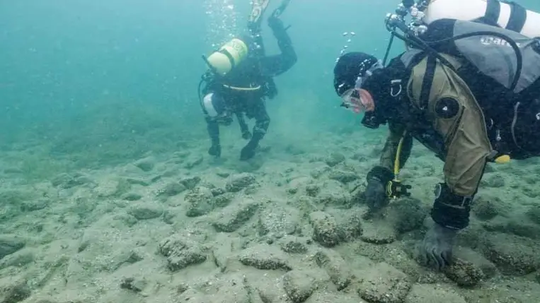 Szenzációs felfedezés: eltűnt földi civilizáció hatalmas erődjét találták meg egy tó alján