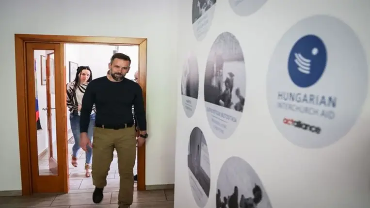 Budapestre, az Ökumenikus Segélyszervezet Ukrajnai Menekülteket Támogató Központjába látogatott Kárpátalja kormányzója