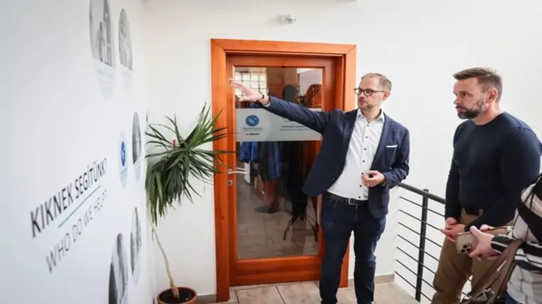 Budapestre, az Ökumenikus Segélyszervezet Ukrajnai Menekülteket Támogató Központjába látogatott Kárpátalja kormányzója