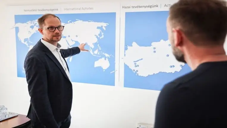 Budapestre, az Ökumenikus Segélyszervezet Ukrajnai Menekülteket Támogató Központjába látogatott Kárpátalja kormányzója