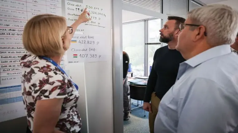 Budapestre, az Ökumenikus Segélyszervezet Ukrajnai Menekülteket Támogató Központjába látogatott Kárpátalja kormányzója