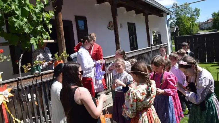 Pünkösdváró: a Nagyberegi Tájház évadzáró foglalkozása - Fókuszban a bibliai történet. Fotó: Kárpátinfo/Kovács Elemér