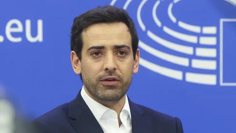 Teljes egyetértésben mondhatjuk, hogy „addig kell az ukránokat támogatni, amíg szükséges” – szögezte le Stéphane Séjourné francia külügyminiszter első berlini látogatásán tartott sajtótájékoztatóján.