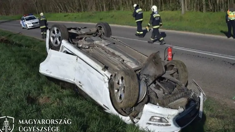 Őrült ámokfutása után még a rendőröket is el akarta ütni a tapolcai férfi, vádat emeltek ellene. Fotó: Ügyészség