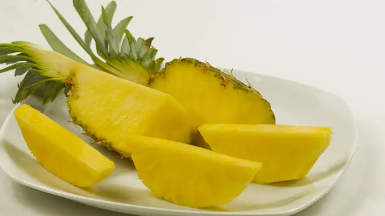 Sokkot kap, ha megtudja, miért okoz égető érzést a szájban az ananászevés 