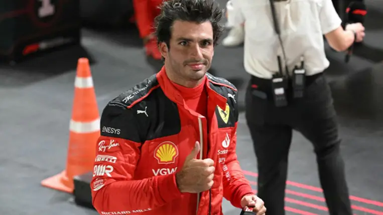 Lassan haladnak az egyeztetések: kérdéses Carlos Sainz jövője a Ferrarinál 