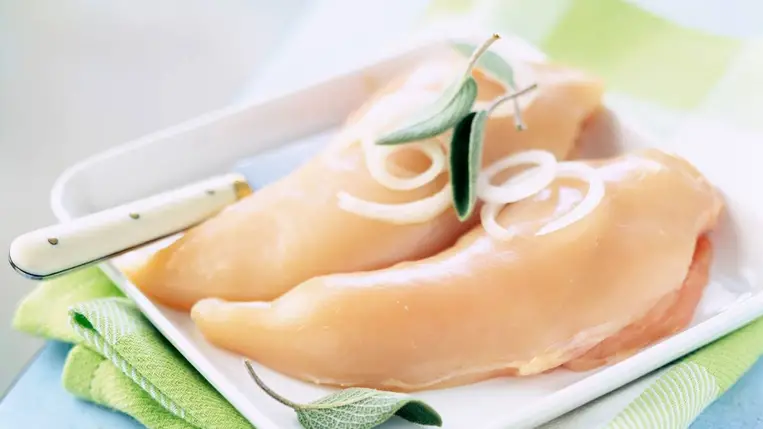 Óriási hibát követ el, ha megmossa a nyers csirkehúst 