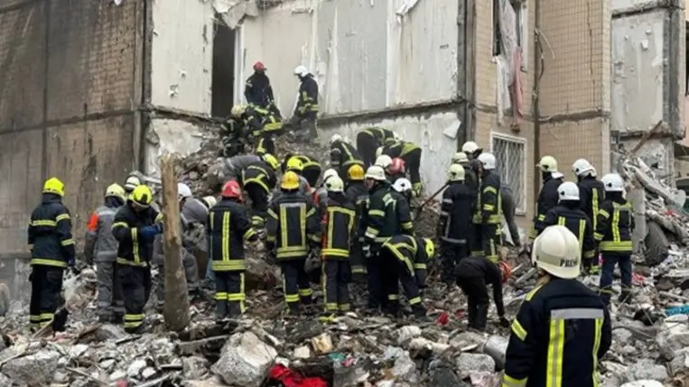 Négyen meghaltak egy odesszai lakóházat ért orosz dróntámadásban