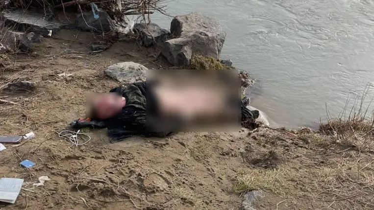 Kárpátalján egy férfi holttestét találták meg a Tisza folyóban. A férfi valószínűleg a folyón keresztül próbált átjutni a határon. Fotó: DPSZU