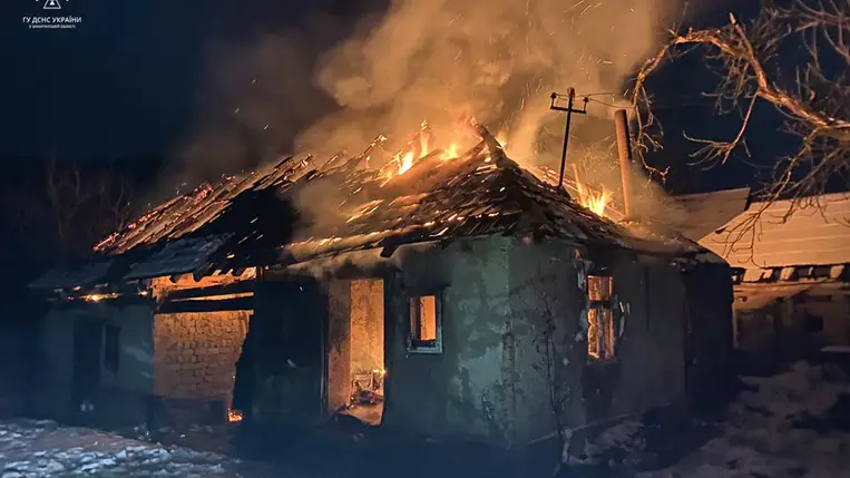 Kárpátalján, az Ungvári járásban található Turica (Nagyturjaszög) községben a nyári konyhában keletkezett tűzben életét vesztette egy 67 éves férfi. Fotó: DSZNSZ