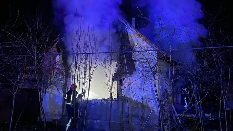 Halálos háztűz Visken. 68 éves férfi az áldozat. Fotó: DSZNSZ