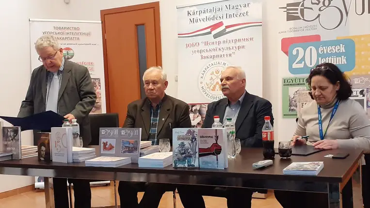 Irodalmi kilátó: folyóirat- és kötetbemutató a beregszászi konzulátuson