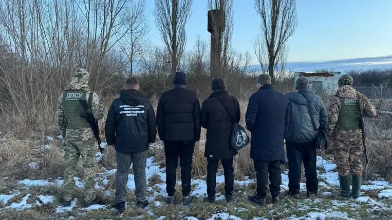 Katonaköteles férfiak Dédánál próbálkoztak átjutni a határon. Fotó: DPSZU