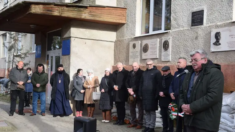 Kiss Ferenc-emléktáblaavató Beregszászon: „Mondd azt, hogy csak azért is!”. Fotó: Kárpátinfo/Kovács Erzsébet