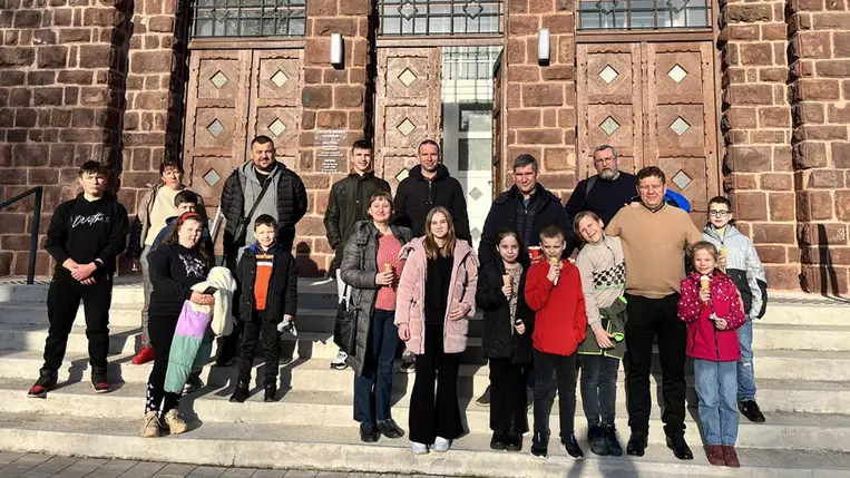 Veszprémi kézilabda-mérkőzésen a KMNE tagcsaládjai