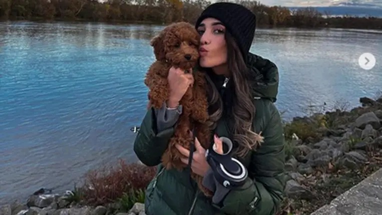 Schobert Lara már Kazincbarcikán él 10 évvel idősebb párjával