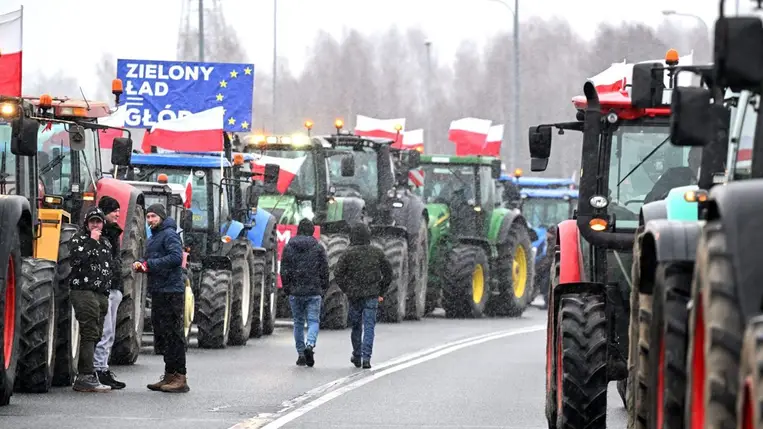 A lengyel gazdák a szlovák határon is akadályozzák a forgalmat. Illusztráció