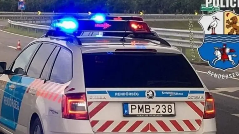 Meghalt egy ember, amikor járdára hajtott két autó Debrecenben